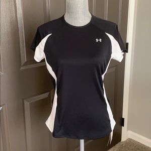 NWT women’s medium Under Armour Heatgear T-shirt
